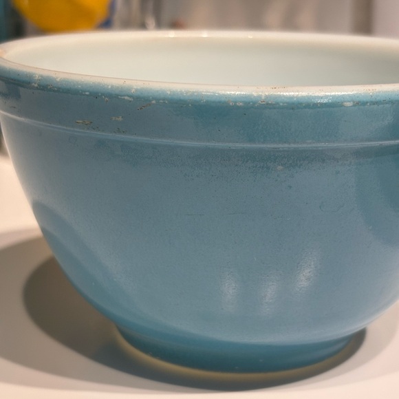 Vintage Pyrex Blue Bowl - Picture 6 of 6